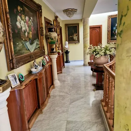 Spacious House With Pool And Garden In Congosto Hébergement de vacances
