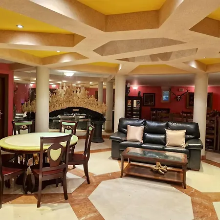 Spacious House With Pool And Garden In Congosto Hébergement de vacances Benalmádena